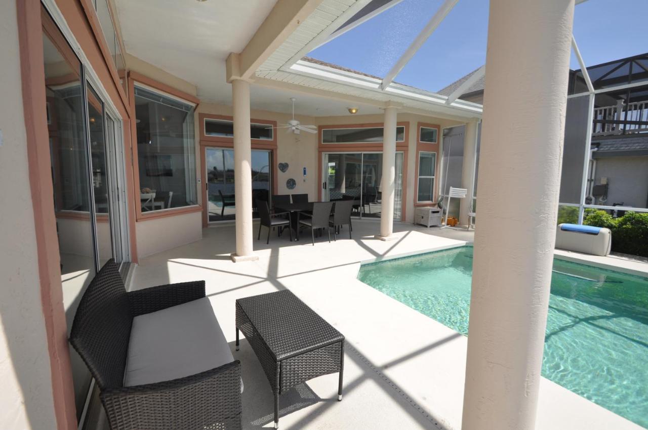 Sunset Bay Beautiful Pool Home - Bring Your Boat Or Jet Ski - Canal With Dock- Sleeps 10 - 4 Bd Palm Coast Extérieur photo